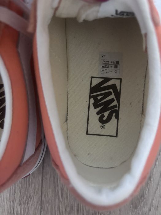 Tenesi din piele intoarsa Vans