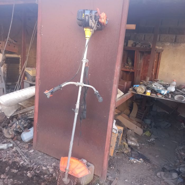 Продам триммер бензиновый