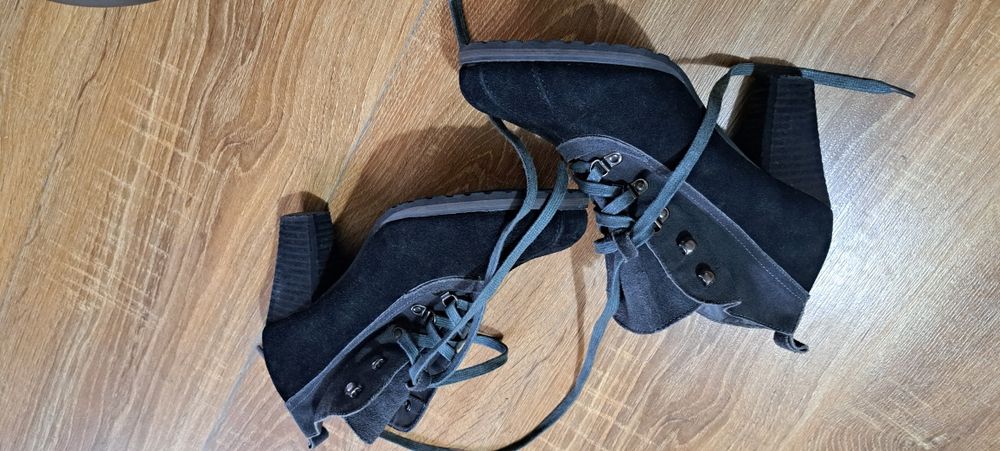 Botine/ghete/cizme piele intoarsa cu siret