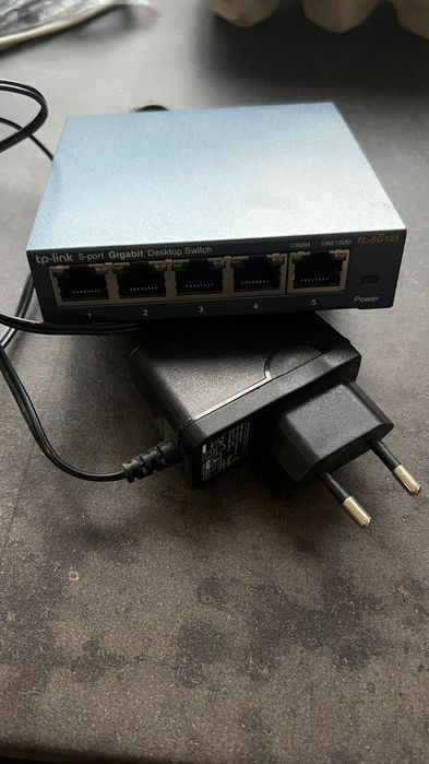 Switch TP-Link TL-SG105 – 5 porturi Gigabit, functioneaza perfect