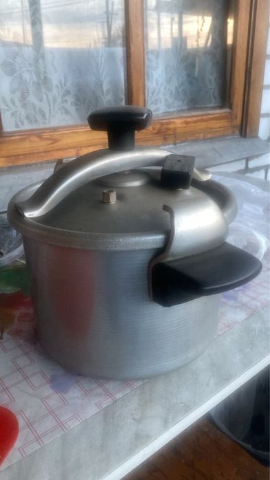 Продам скороварку б/у