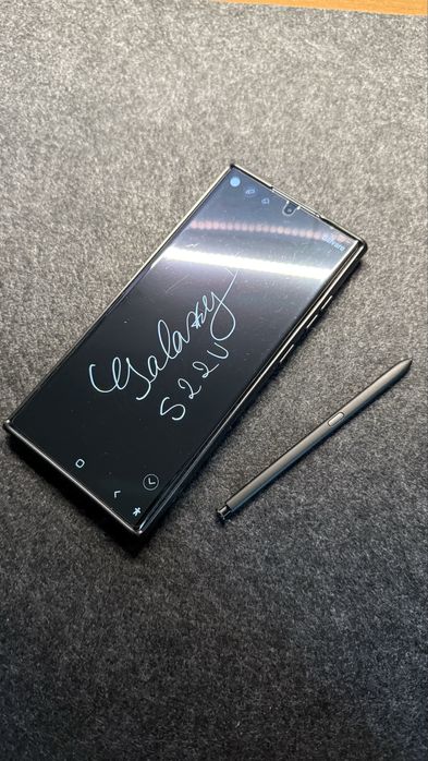 Vând Samsung Galaxy S22 Ultra cu accesorii, preț negociabil