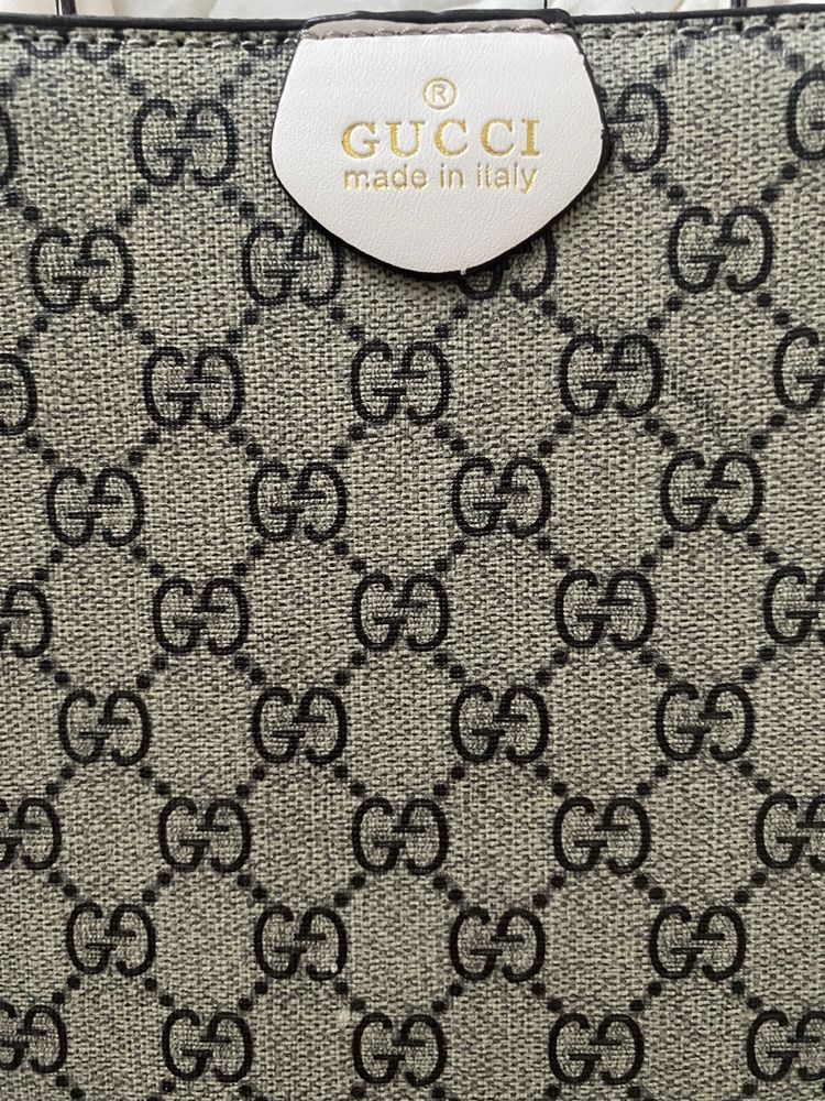 Сумка под брендом Gucci