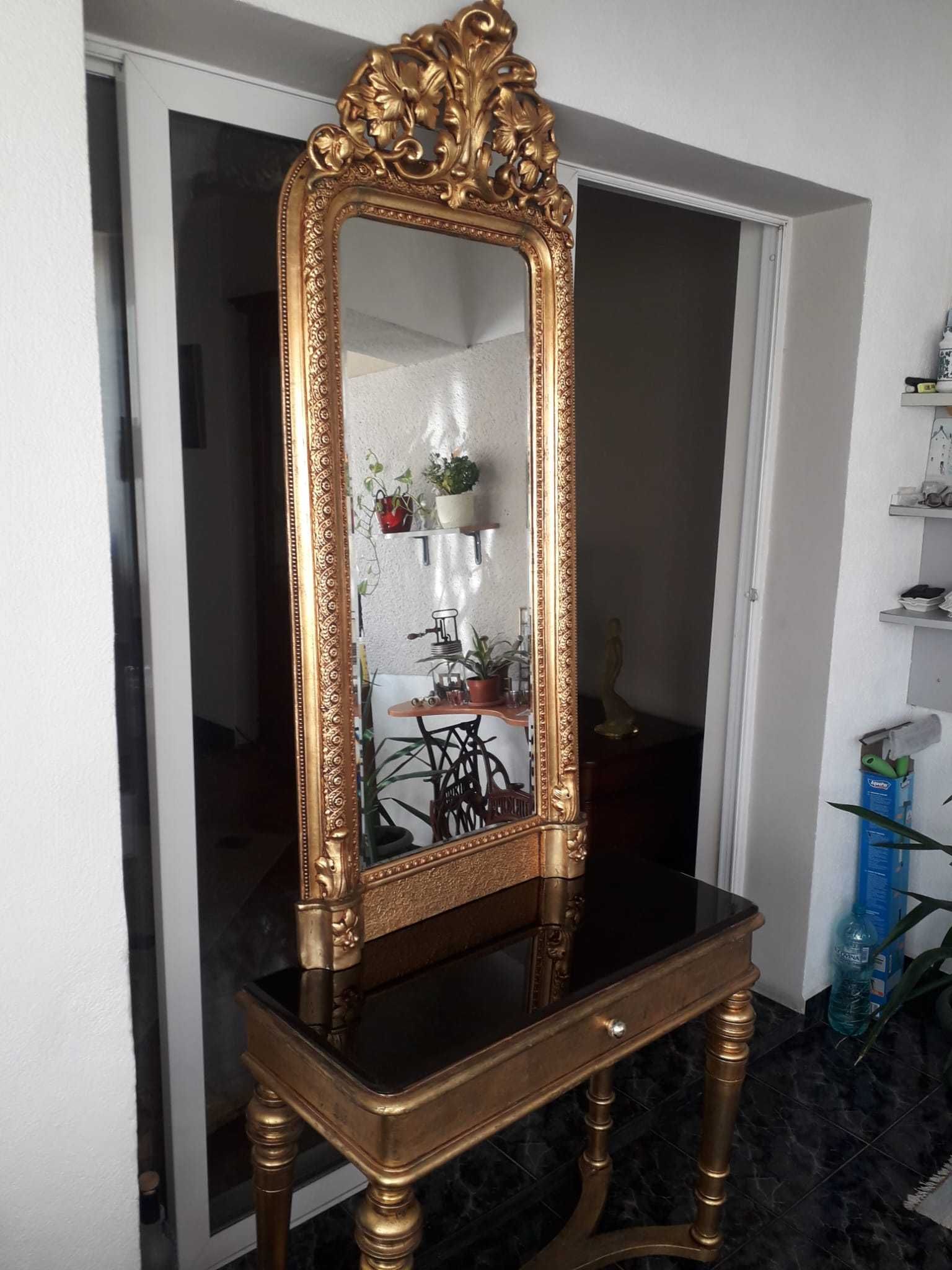 Oglinda cristal 2.000 lei