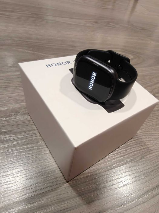 Смарт часовник Honor watch 4