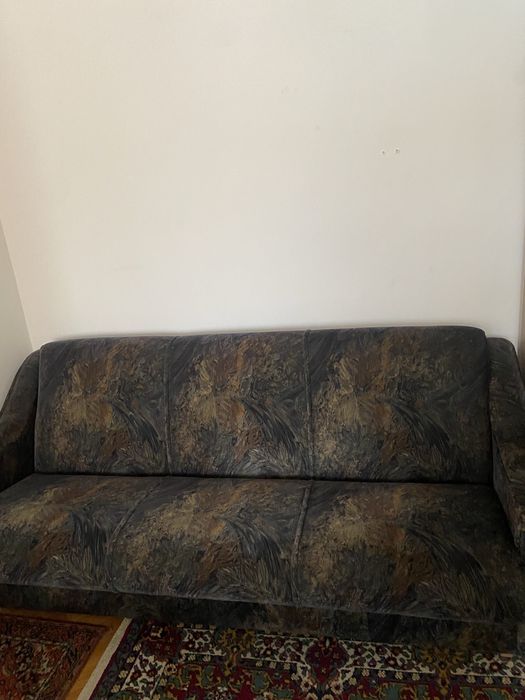 Vand canapea extensibila , stare foarte buna , tapiterie plus