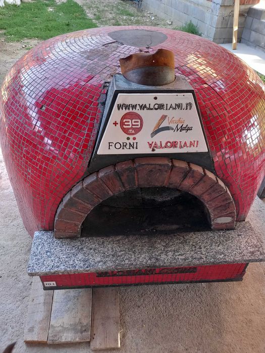 Cuptor pentru pizza, pâine și alte preparate!