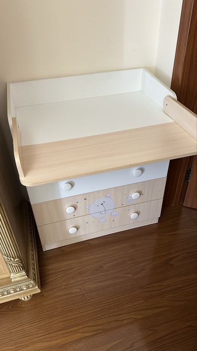 Продам пеленальный столик