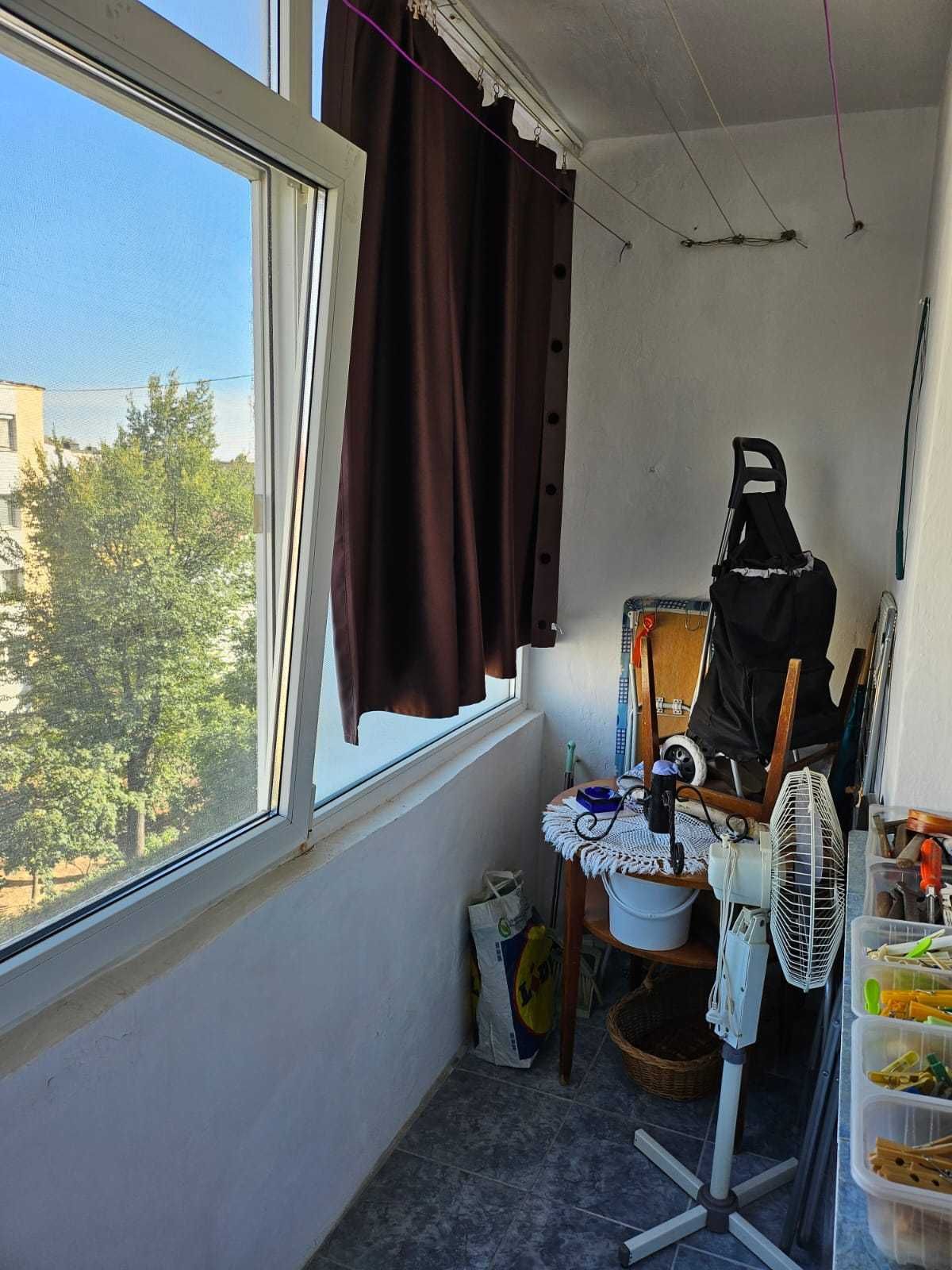 Vanzare apartament 3 camere - CRAIOVA - Dezrobirii - Liceul Militar