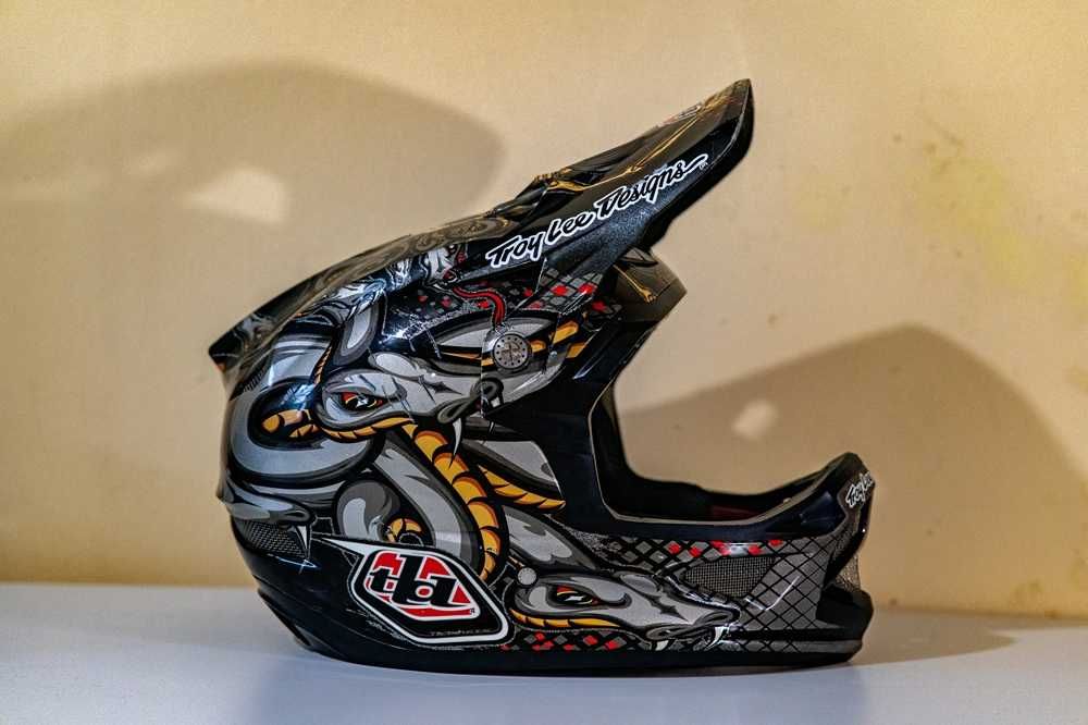 Карбонова каска Troy lee designs D3 CARBON - Medium size
