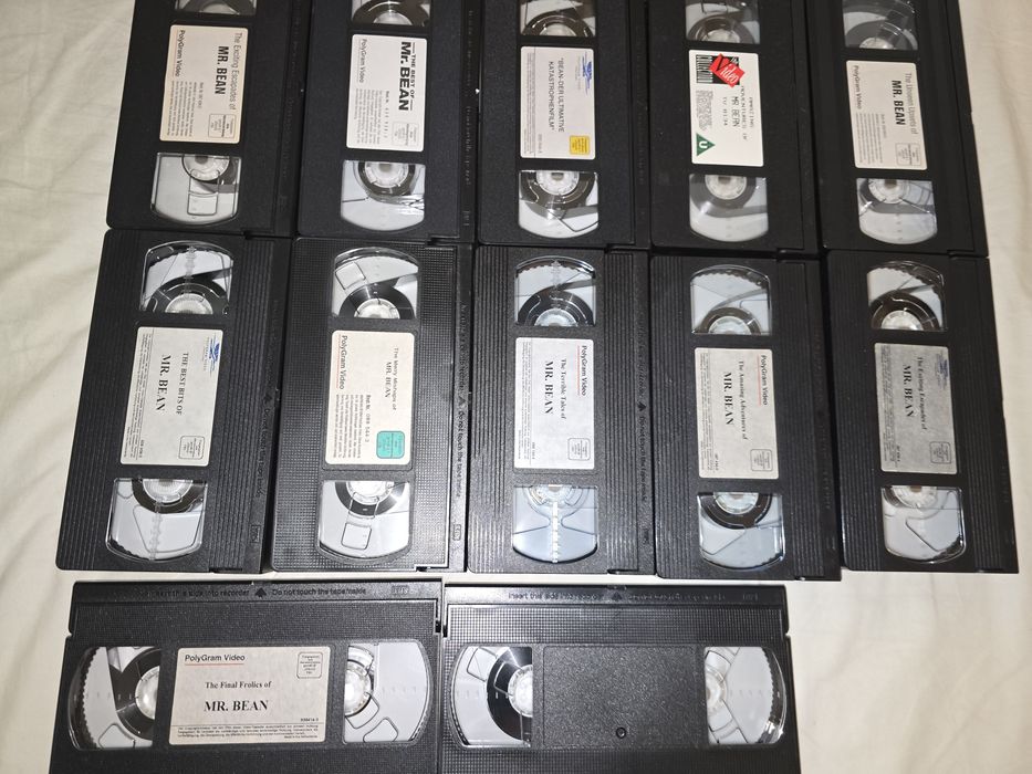 Pachet cu 12 casete VHS,originale,cu Mr. Bean,stare bună,150 lei