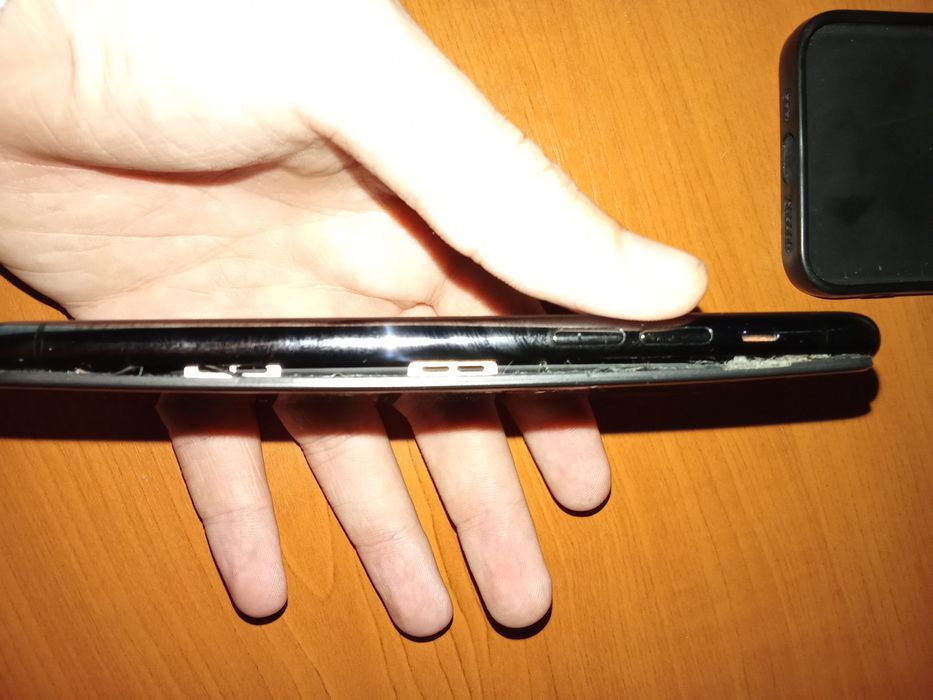 iPhone 11 pro 64 GB-Defect in mare parte