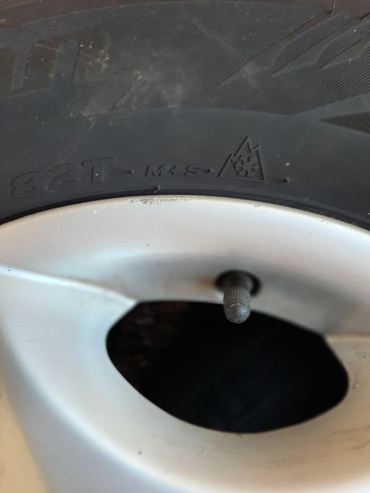 Cauciucuri noi iarna Laufenn 175/70 R13 ,4 buc.cu jante aliaj