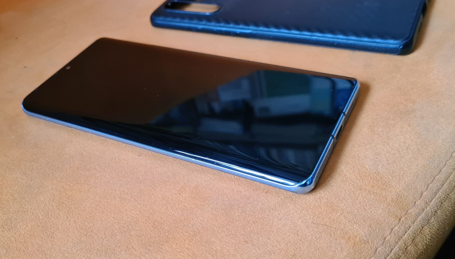 Telefon Huawei P30 Pro cu spate fisurat