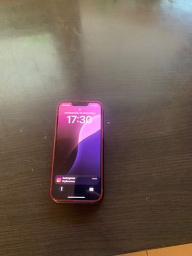 Телефон iPhone 13