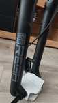 Rock Shox Reba RL  29 

Lungime gat 17 cm

Furca e
