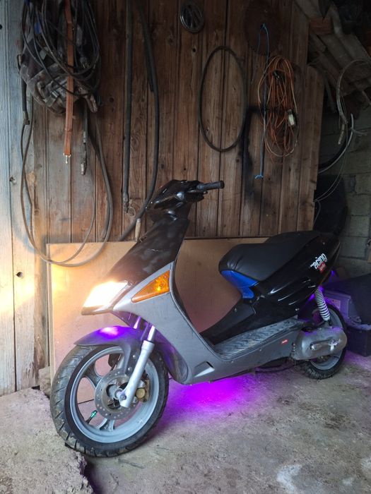 Vând scuter aprilia sr