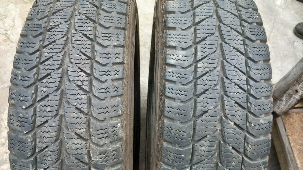 4 anvelope 195/70r15c marca Uniroyal și Barum, preț 250 lei bucata