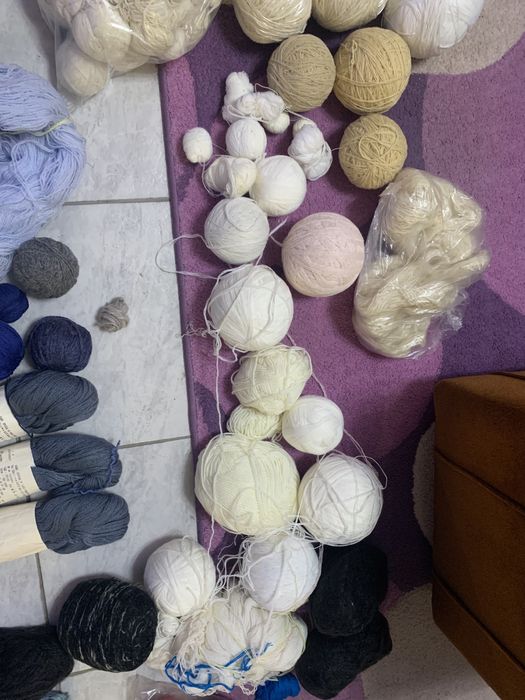 Прежда за плетене на дрехи . 4 лв / 50 гр.