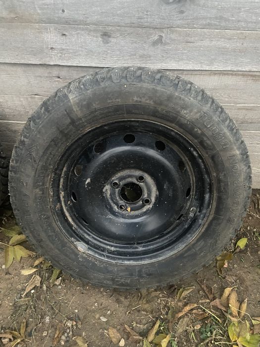 Продам зимний комплект колес