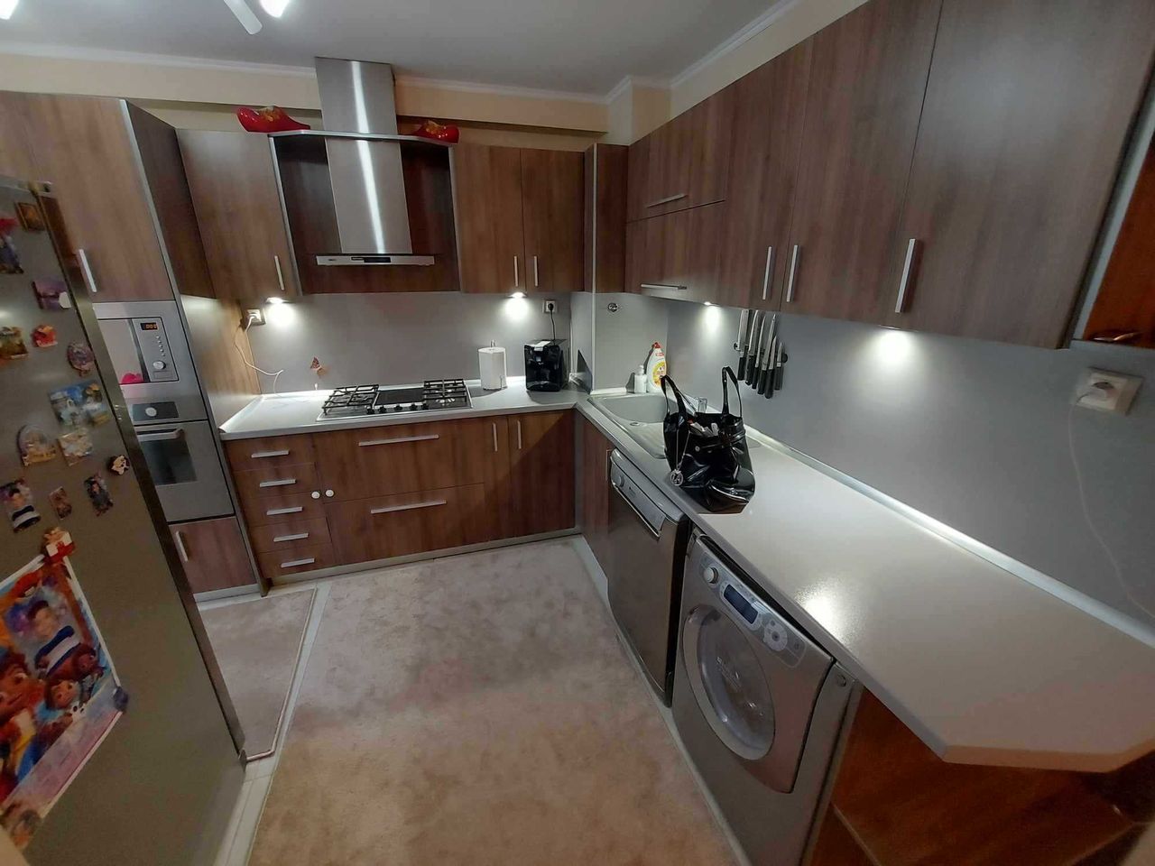 Продава се Тристаен апартамент в Търговище, Център - 105 кв.м за 1360 €/кв.м - Снимка #2
