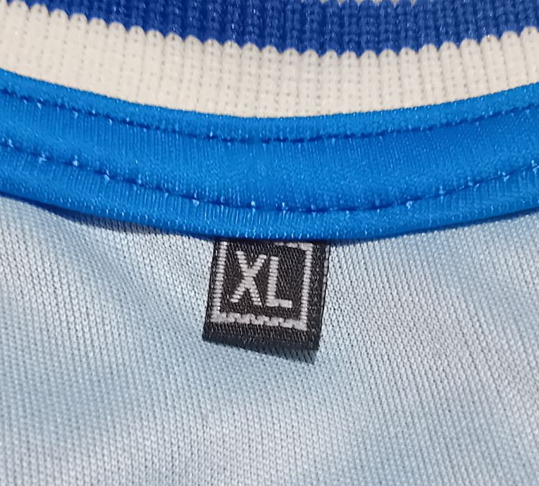 Тениска на Левски