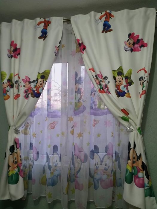 Perdele fetita,Minnie și Prietenii!