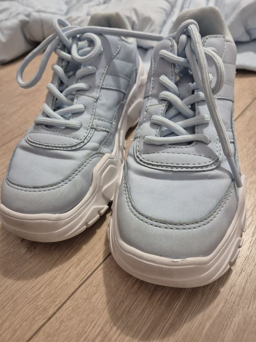 Geacă bomber Zara plus adidași pt 8 ani