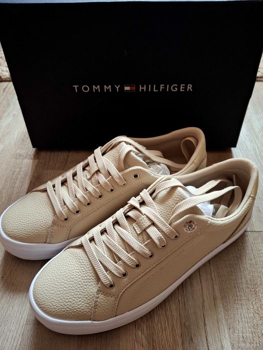 Дамски кецове Tommy Hilfiger