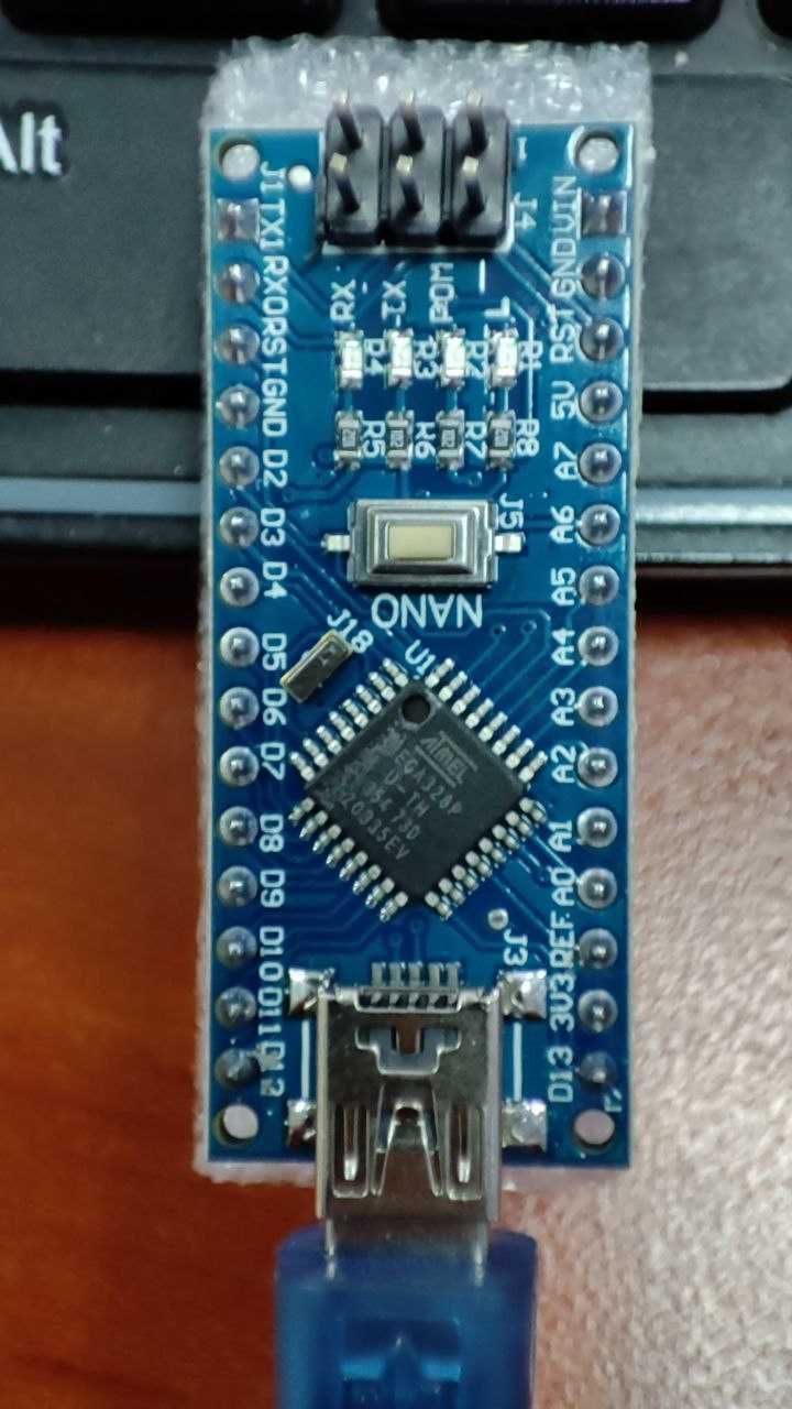 Arduino Nano + mini-USB кабель.