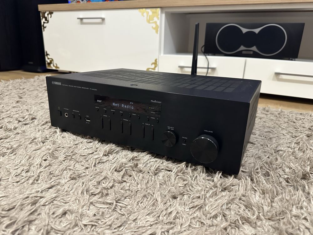 Vând schimb amplificator Yamaha R-N402D. Internet wifi bluethoot DAC.