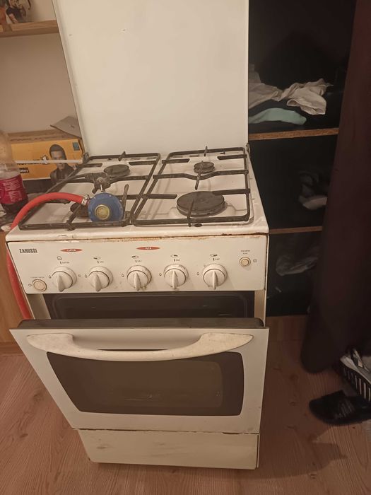 Vând aragaz 350 lei