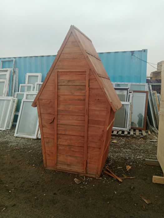 Туалет деревянный, уличный.