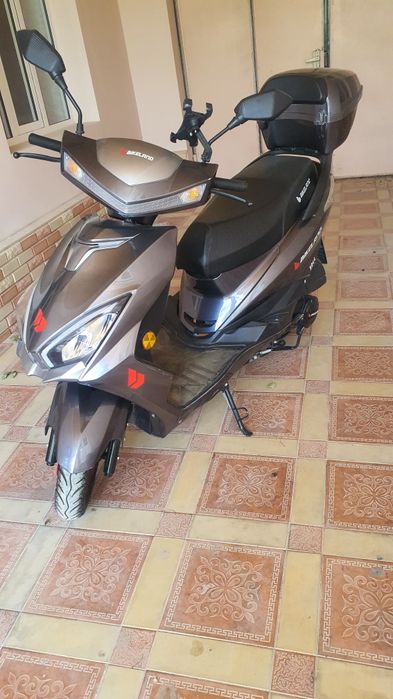 Skuter benzin  650km yurgan