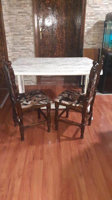 Маса със шест стола