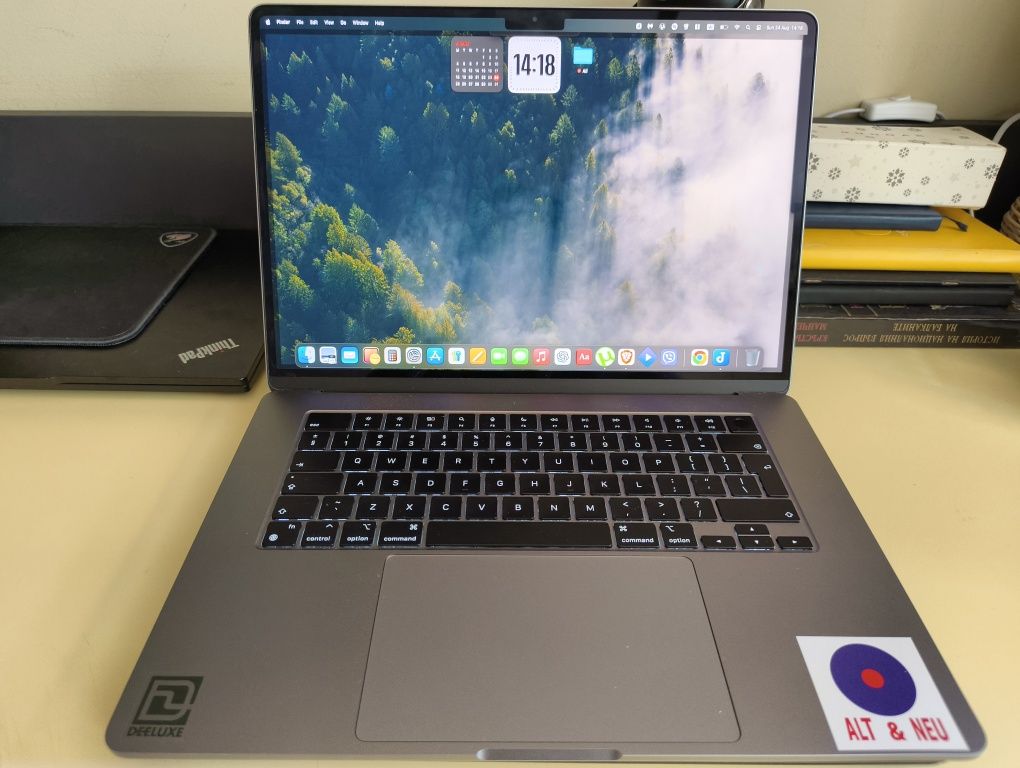 MacBook 15 2024 M3 256GB Гаранция КАТО НОВ!
