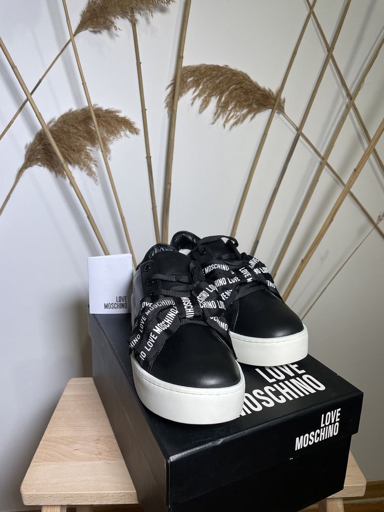 Adidași Love Moschino