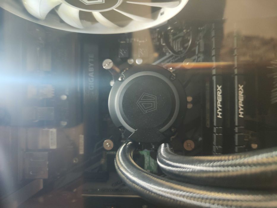 PC i5 9600k  32 GB DDR4  Video GTX 1070  ssd 1t