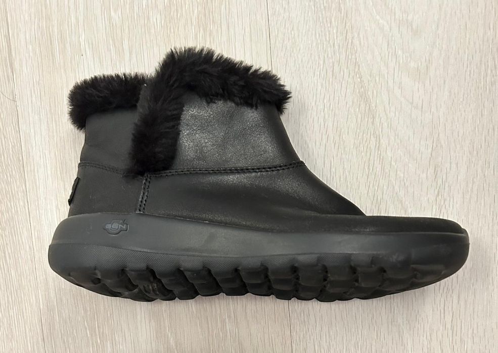 Vand Ghete Sketchers de Dama