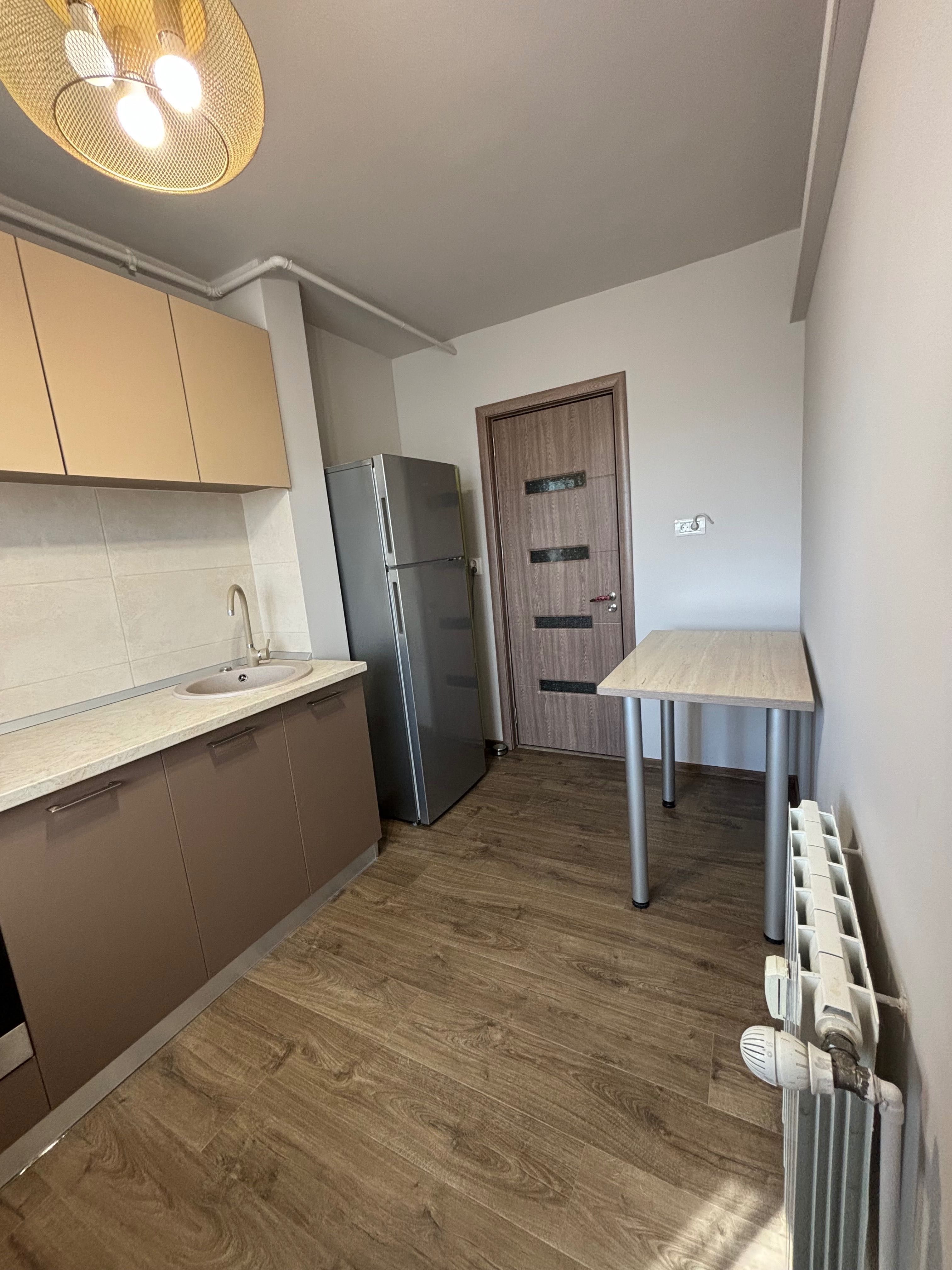 Vand apartament 2 camere decomandat Tomis Nord