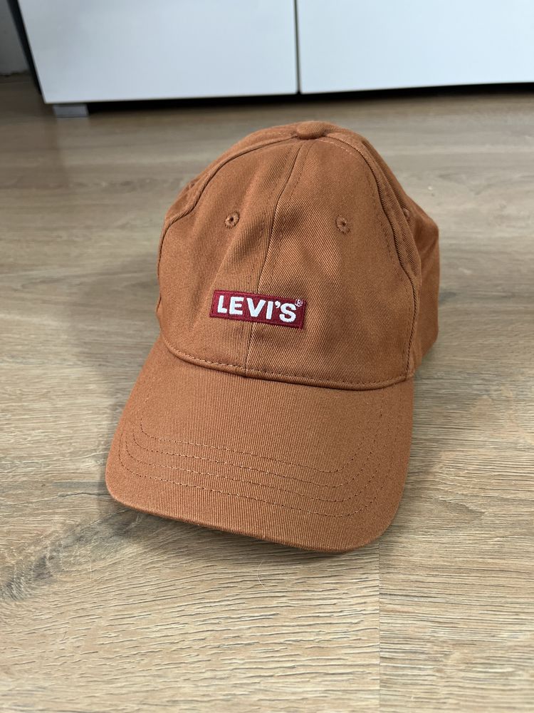 Von Dutch,Superdry,Levis шапки