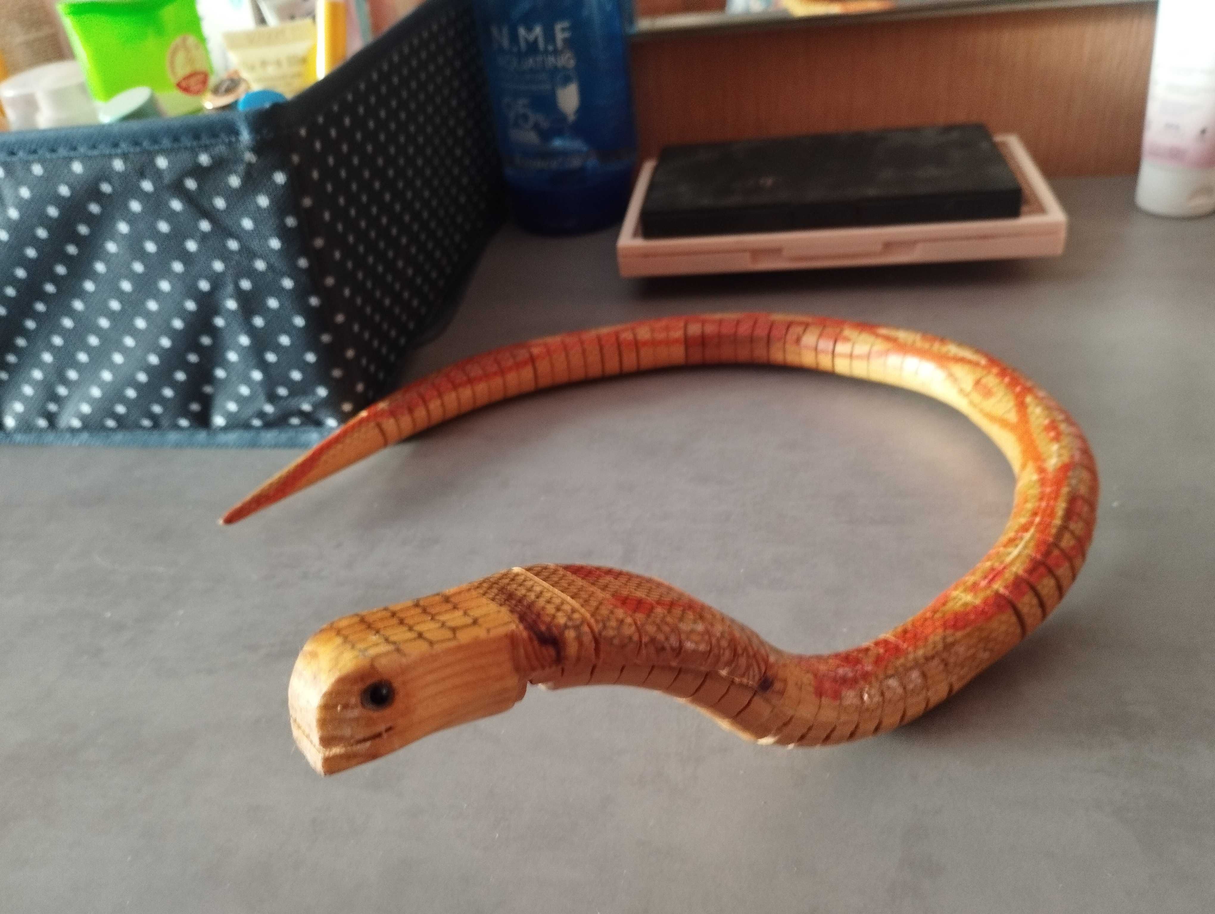 Деревянная игрушка - кобра (Тайланд).