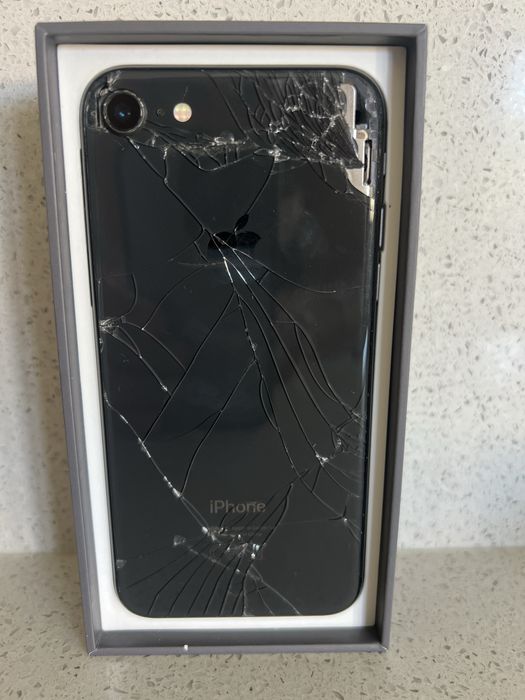 Iphone 8 64 GB  apple
