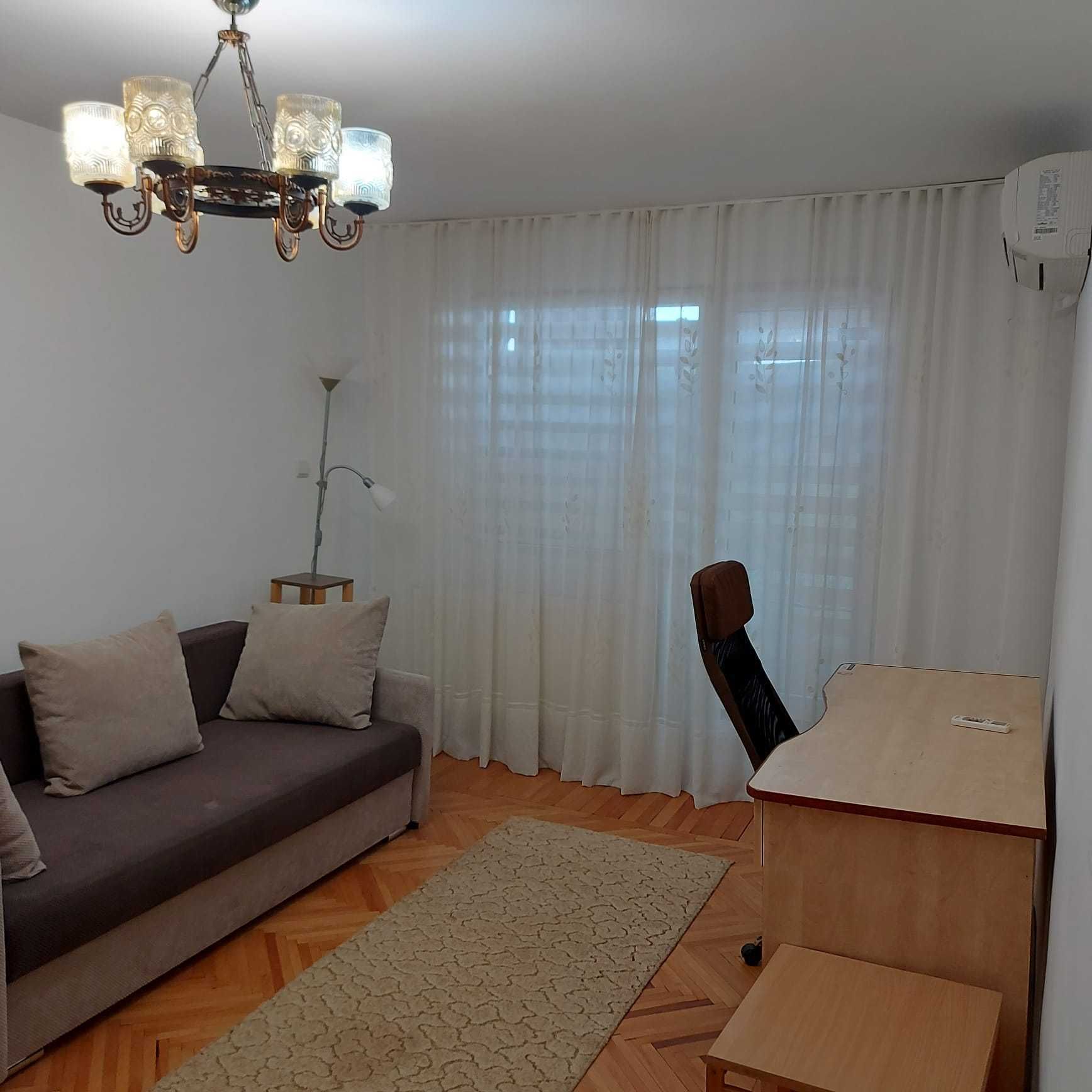 apartament 2 camere, zona Piata 1 Mai