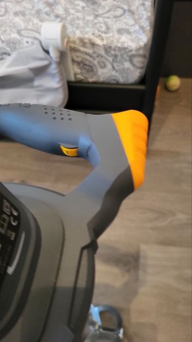 Продавам строителен миксер с регулиране на скоростта