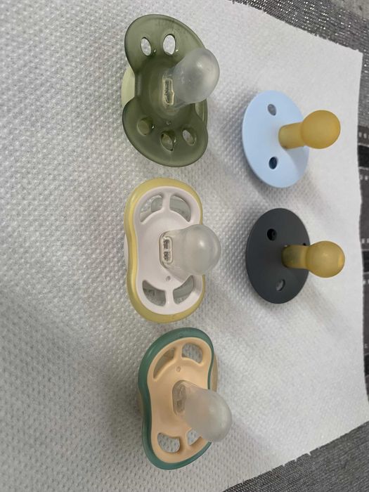 Set suzete bebe (3 Philips Avent + 2 Bibs) 0-6 luni