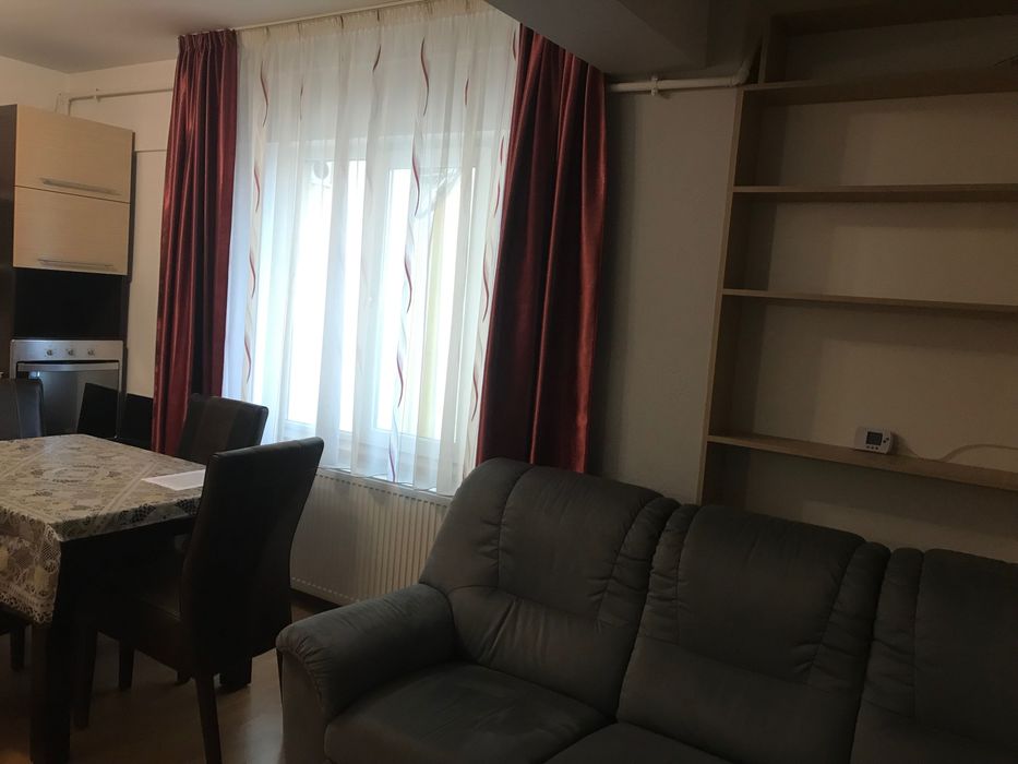 Închiriez apartament