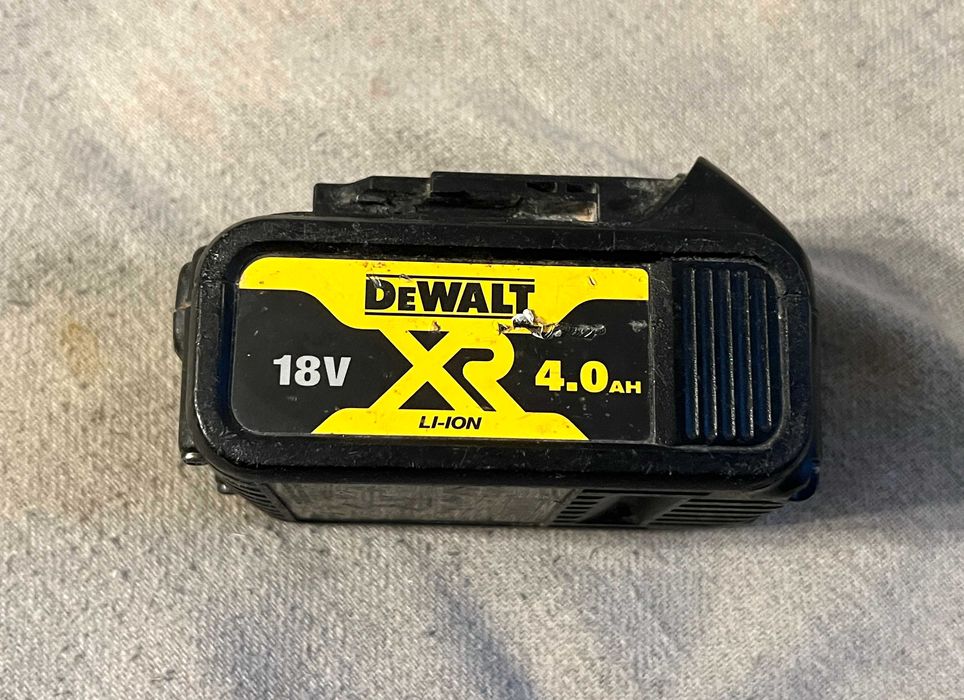 Baterie DeWalt DCB182 XR 18V 4Ah Li Ion originala, buna probata