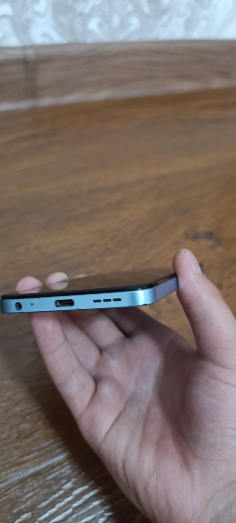 Infinix hot 30i xolati yaxshi hamma joyi ishlaydi