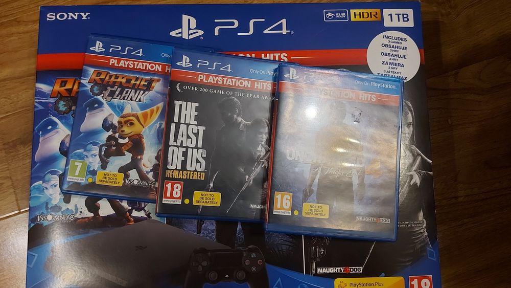 Vând ps4 slim 1 TB, cumpărat din Altex
